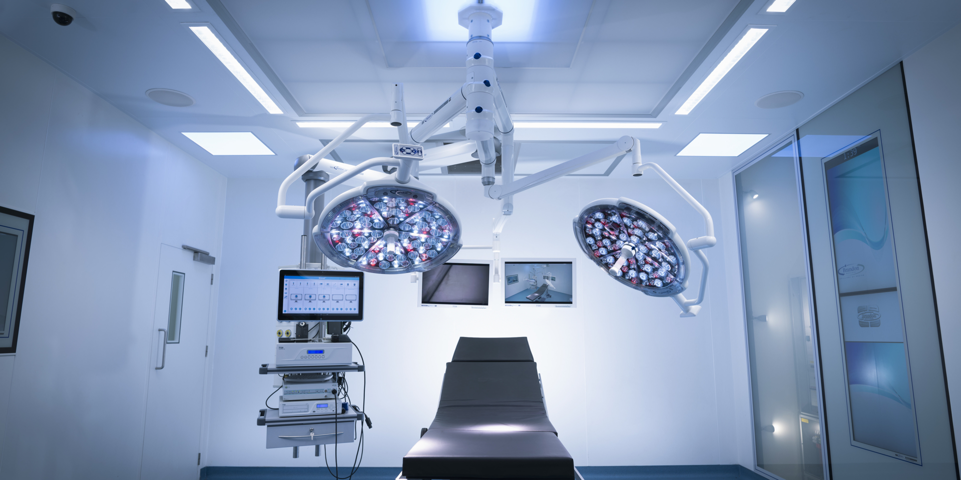 hybrid operating theatre brandon-medical-audio-visual-systems HD, 4k ultraHD video with near zero latency, for teaching